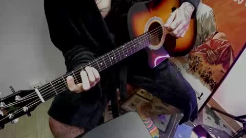 Snapshot of _layne chatting on 09.28.25 Layne online show from 09.28.25