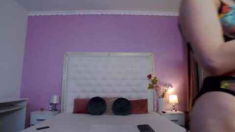 Snapshot of _lenapaul_ chatting on 02.11.26 Lena Paul online show from 02.11.26