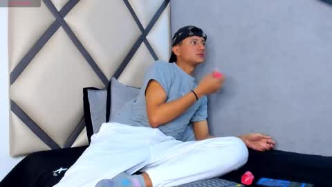 Snapshot of _leohot_ chatting on 10.10.25 _leohot_ online show from 10.10.25