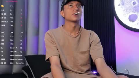 Snapshot of _leohot_ chatting on 10.22.25 _leohot_ online show from 10.22.25