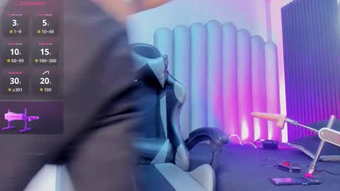 Snapshot of _leohot_ chatting on 10.30.25 _leohot_ online show from 10.30.25