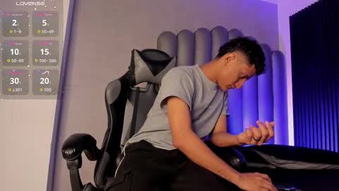 Snapshot of _leohot_ chatting on 11.05.25 _leohot_ online show from 11.05.25