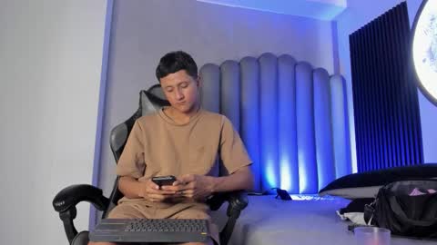 Snapshot of _leohot_ chatting on 11.08.25 _leohot_ online show from 11.08.25