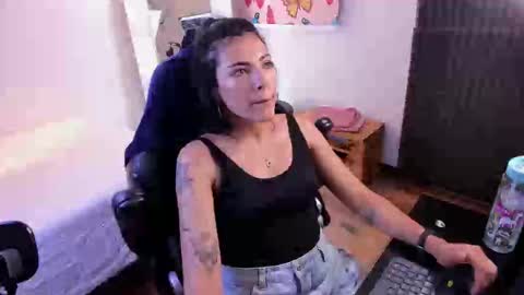 Snapshot of _lili_rose chatting on 12.15.24 Lili online show from 12.15.24