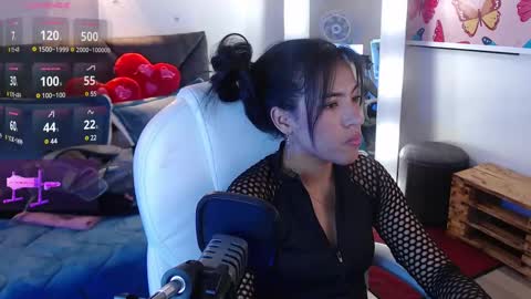 Snapshot of _lili_rose chatting on 03.08.25 Lili online show from 03.08.25
