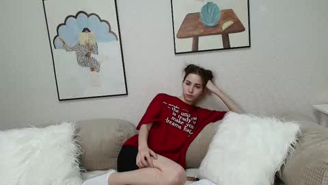 Snapshot of _little_butterfly_ chatting on 10.01.25 Emma online show from 10.01.25