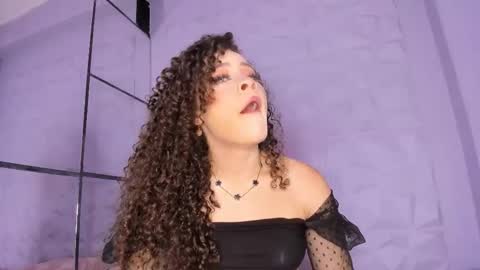 Snapshot of _littlelia chatting on 10.11.25 Anna online show from 10.11.25