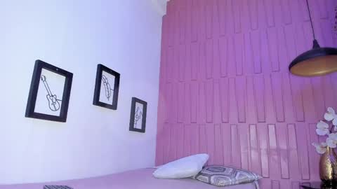 Anna online show from 04.17.26