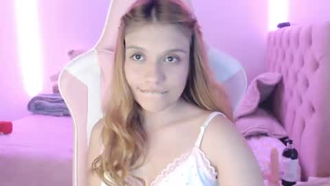 Snapshot of _lloou_ chatting on 06.18.26 Sofia 3 online show from 06.18.26