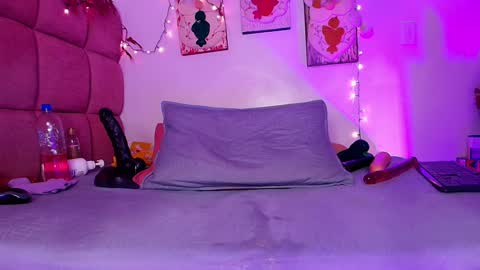 Lorrayne online show from 12.31.24