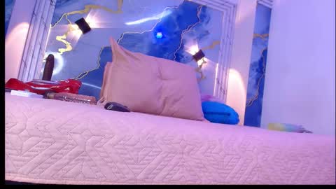 Lorrayne online show from 11.08.25