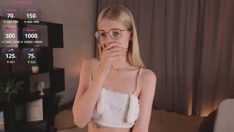 Snapshot of _luckybet_ chatting on 10.08.25 Monica online show from 10.08.25