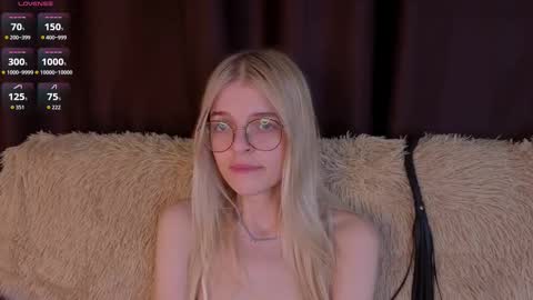 Snapshot of _luckybet_ chatting on 10.25.25 Monica online show from 10.25.25