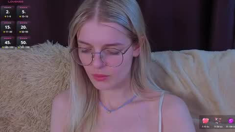 Snapshot of _luckybet_ chatting on 11.15.25 Monica online show from 11.15.25