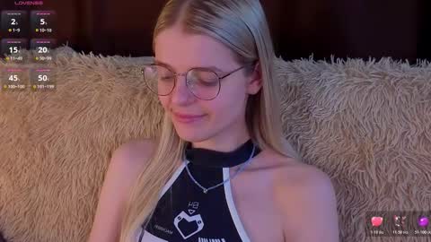 Snapshot of _luckybet_ chatting on 11.17.25 Monica online show from 11.17.25