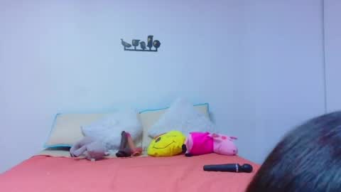 Snapshot of _lucysmith chatting on 10.25.25 Lucy online show from 10.25.25