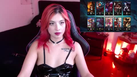 Snapshot of _lucyx__ chatting on 01.17.25 Queen. Help me reach 100 thumbs up online show from 01.17.25