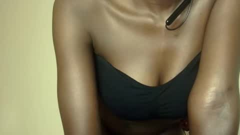 Snapshot of _luna_nyx chatting on 01.09.25 Luna online show from 01.09.25