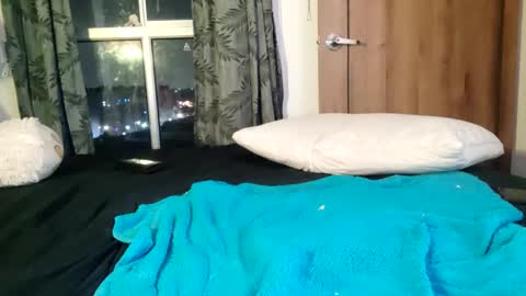 _lunaa__ online show from 12.31.24