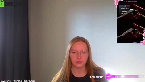Welcome guys  Pleasure to see you all here  My name is Lysafeta and MichaelaTip menu is active Private is open  online show from 09.19.25