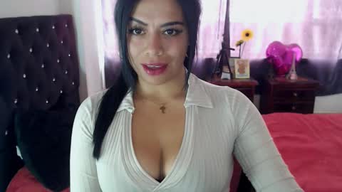 QUEEN online show from 10.31.25