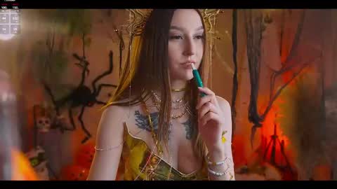 Snapshot of _madinameow_ chatting on 10.31.25 Madina- Mads online show from 10.31.25