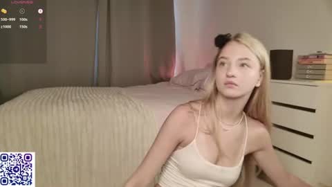 Snapshot of _magic_smile chatting on 07.15.26 Anna online show from 07.15.26