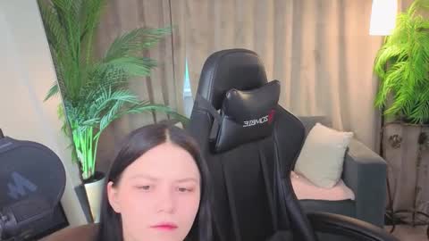 Snapshot of _maneki_neko_ chatting on 02.15.26 Emma online show from 02.15.26