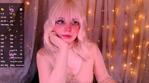 Snapshot of _marcelline_ chatting on 10.05.25 Kira online show from 10.05.25