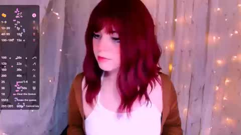 Snapshot of _marcelline_ chatting on 10.21.25 Kira online show from 10.21.25