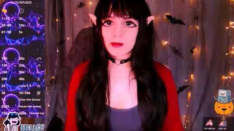 Snapshot of _marcelline_ chatting on 11.02.25 Kira online show from 11.02.25