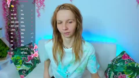 Snapshot of _mari_so chatting on 05.16.26 Scarlett online show from 05.16.26