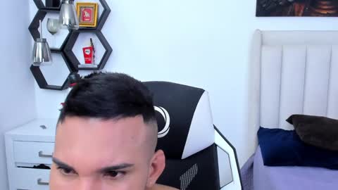 Snapshot of _matthew_santos_ chatting on 01.21.25 _matthew_santos_ online show from 01.21.25