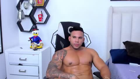 Snapshot of _matthew_santos_ chatting on 01.22.25 _matthew_santos_ online show from 01.22.25