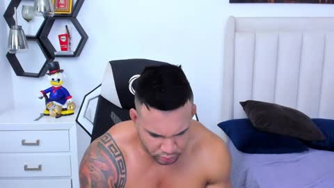 Snapshot of _matthew_santos_ chatting on 01.26.25 _matthew_santos_ online show from 01.26.25