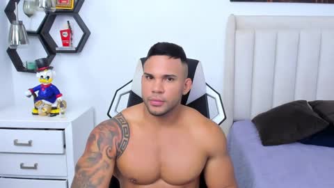 Snapshot of _matthew_santos_ chatting on 01.30.25 _matthew_santos_ online show from 01.30.25