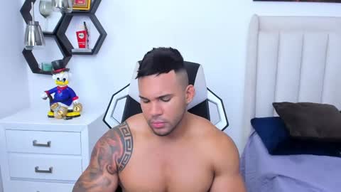 Snapshot of _matthew_santos_ chatting on 02.01.25 _matthew_santos_ online show from 02.01.25