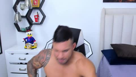 Snapshot of _matthew_santos_ chatting on 02.02.25 _matthew_santos_ online show from 02.02.25