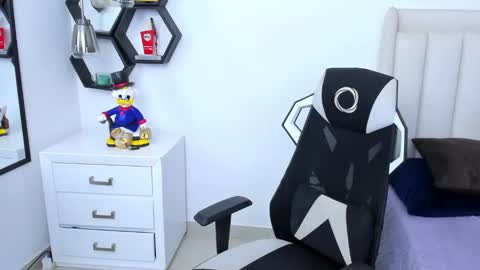 Snapshot of _matthew_santos_ chatting on 02.04.25 _matthew_santos_ online show from 02.04.25