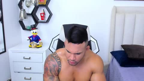 Snapshot of _matthew_santos_ chatting on 02.04.25 _matthew_santos_ online show from 02.04.25