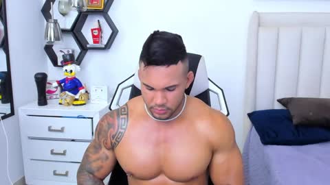 Snapshot of _matthew_santos_ chatting on 02.05.25 _matthew_santos_ online show from 02.05.25