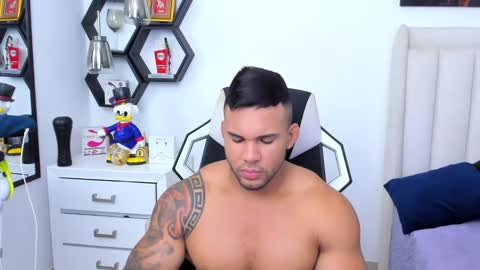 Snapshot of _matthew_santos_ chatting on 02.06.25 _matthew_santos_ online show from 02.06.25