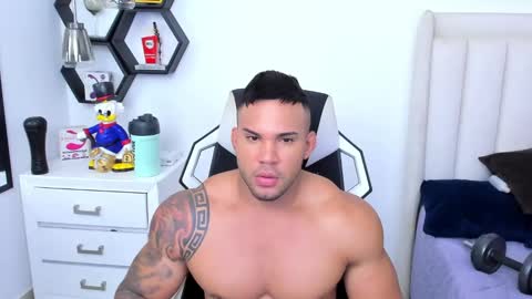 Snapshot of _matthew_santos_ chatting on 02.09.25 _matthew_santos_ online show from 02.09.25