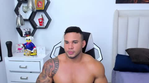 Snapshot of _matthew_santos_ chatting on 02.12.25 _matthew_santos_ online show from 02.12.25