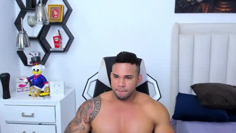 Snapshot of _matthew_santos_ chatting on 02.12.25 _matthew_santos_ online show from 02.12.25