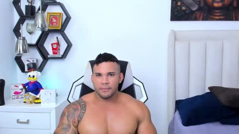 Snapshot of _matthew_santos_ chatting on 02.19.25 _matthew_santos_ online show from 02.19.25