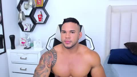 Snapshot of _matthew_santos_ chatting on 02.23.25 _matthew_santos_ online show from 02.23.25