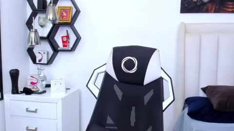 Snapshot of _matthew_santos_ chatting on 02.28.25 _matthew_santos_ online show from 02.28.25