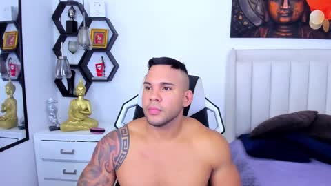 Snapshot of _matthew_santos_ chatting on 09.19.25 _matthew_santos_ online show from 09.19.25