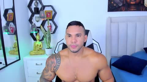 Snapshot of _matthew_santos_ chatting on 10.13.25 _matthew_santos_ online show from 10.13.25